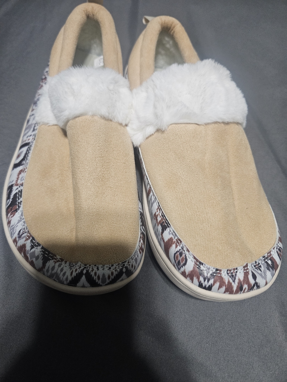 Women’s Faux Fur Slide Slippers in Tan with White Trim